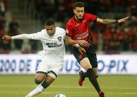 Brasileirão: Botafogo recebe Athletico e pode ampliar vantagem no topo