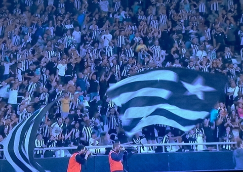 Líder isolado do Brasileiro, Botafogo bate o Bragantino e vence a 6ª seguida