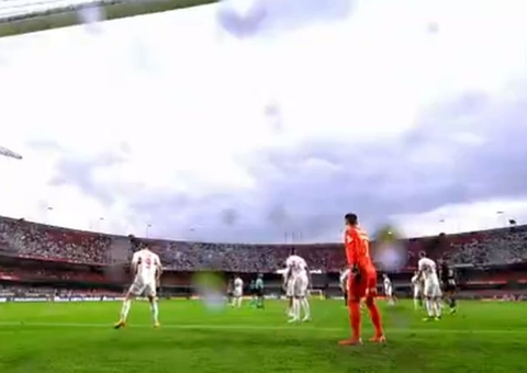 Botafogo vence no fim com gol de pênalti e aumenta a crise do São Paulo