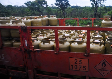 Preço do gás de cozinha dispara no Amazonas após privatização de refinaria