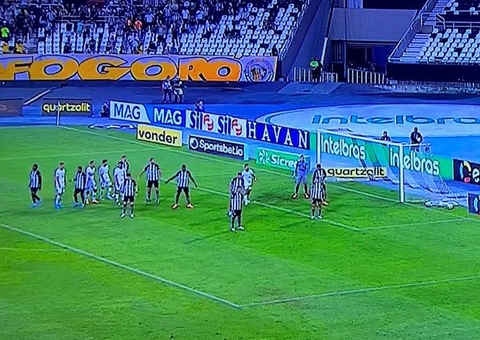 Chances perdidas e poucos gols evidenciam carência no ataque do Botafogo