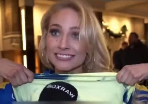 Vídeo: Boxeadora mostra os seios durante entrevista ao vivo