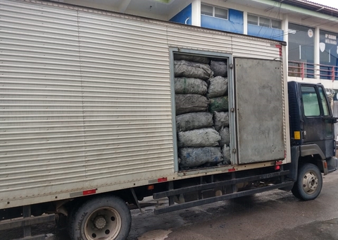 Polícia apreende carregamento de carvão ilegal na rodovia AM-010