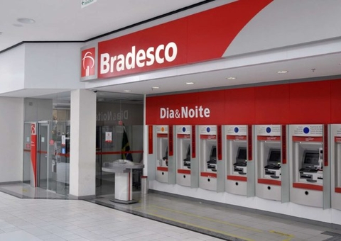 Bradesco deve indenizar cliente por venda casada de seguro de vida; entenda