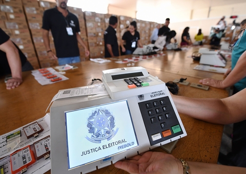 Peritos da PF dizem que urna eletrônica é segura e não há evidências de fraude