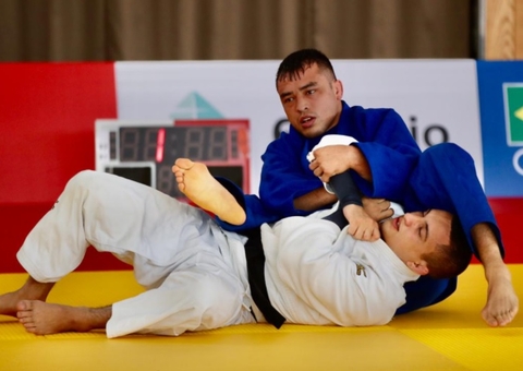 Brasileiro Eduardo Barbosa perde para o francês Guillaume Chaine no judô  