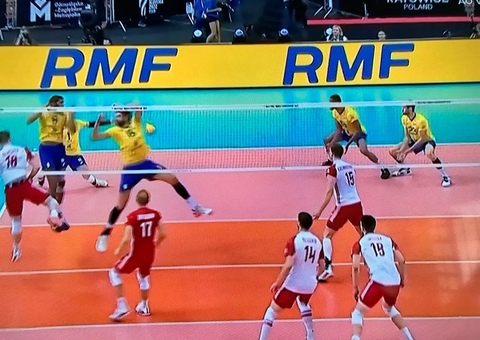 Brasil perde para Polônia no Mundial de Vôlei e disputa o terceiro lugar