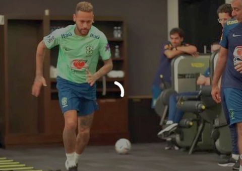 Neymar vai ao estádio com delegação do Brasil para jogo contra Camarões