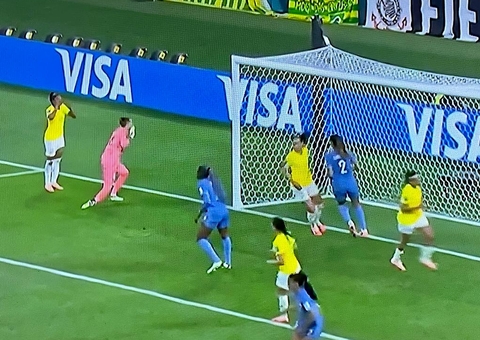 CBF quer novo técnico com voz ativa na reconstrução da seleção feminina