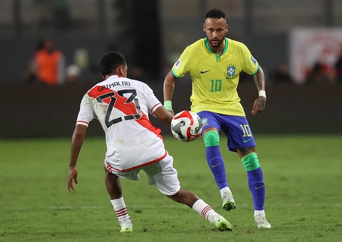 Neymar joga 180 minutos na seleção e contraria Jesus