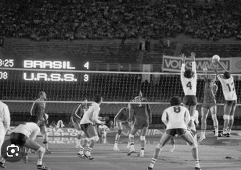 O vôlei do Brasil e da URSS derrotou a chuva no Maracanã há 40 anos