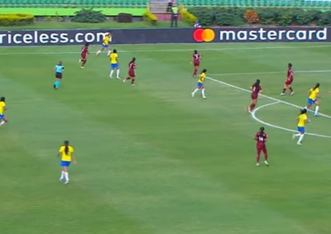 Debinha faz dois, Brasil goleia Venezuela e está nas semis da Copa América