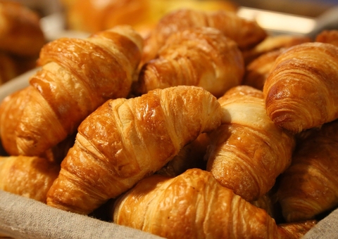 ‘Criatura misteriosa’ em árvore que causou pânico na Polônia era croissant