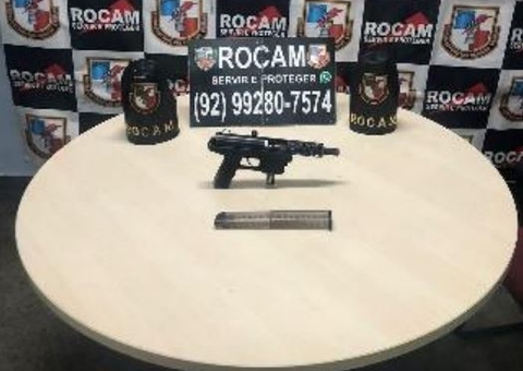 Submetralhadora usada em crimes é encontrada debaixo de casa no São Lázaro