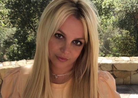Fã gasta R$ 580 mil em plásticas para se parecer com Britney Spears; Veja 