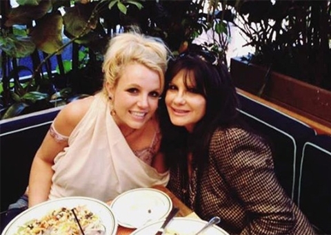  Britney se recusa a ver a mãe após fim da tutela, diz site