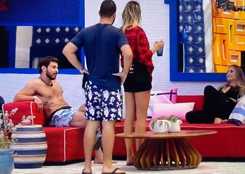 Carla faz mistério, enlouquece brothers e Gil confronta: ‘o que eu falei?'