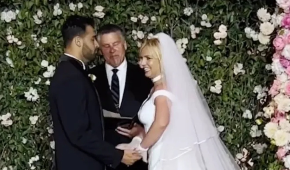 Sam Asghari se pronuncia e confirma fim do casamento com Britney Spears