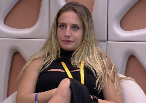 Bruna Griphao grita com produção para poder fumar e web a chama de 'mimada'