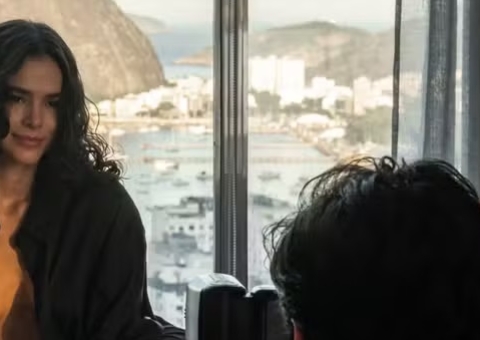 Bruna Marquezine estrela cenas quentes em série; fotos