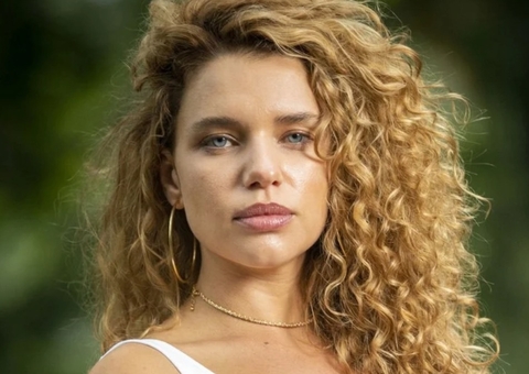 Bruna Linzmeyer relembra dificuldades quando teve sexualidade exposta: 'Foi super indelicado'