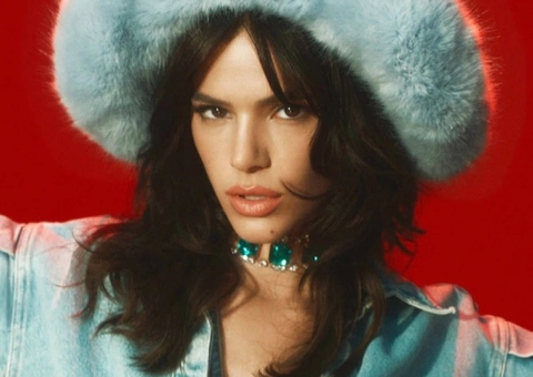 'Quero que saibam o quanto estou grata': Bruna Marquezine chora em vídeo e agradece fãs