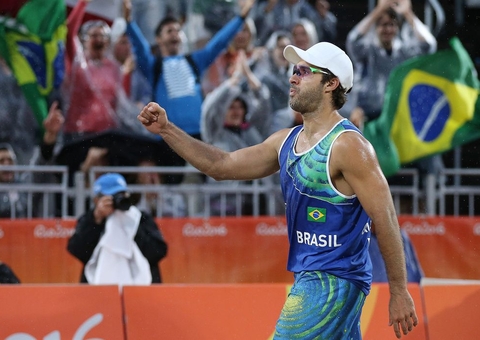 Vôlei de Praia: campeão olímpico Bruno Schmidt anuncia aposentadoria