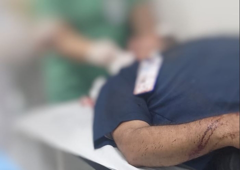 Motorista é esfaqueado durante assalto a ônibus em Manaus