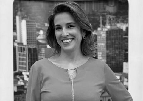 Luana Borba tranquiliza telespectadores após foto em preto e branco: 'tô viva!'