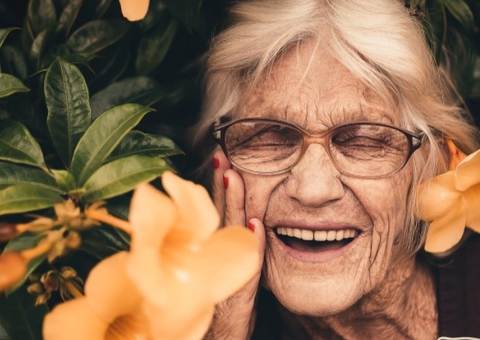 Terceira idade precisa de cuidados especiais com a saúde bucal