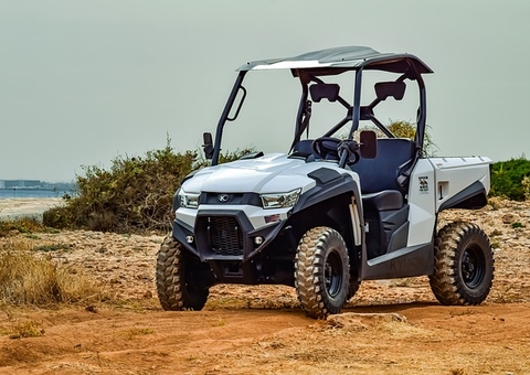 Mulher morre e 5 ficam feridos após buggy capotar em duna no Ceará
