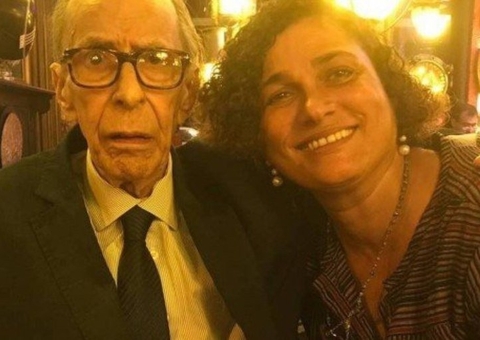 Viúva de João Gilberto é despejada de apartamento do músico pela Justiça no Rio