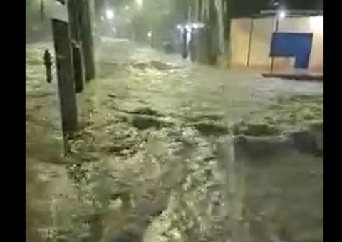 Casas são inundadas em cena desesperadora em Manaus; Veja vídeo