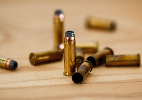 Jovem morre em hospital após ser baleado no centro de Maués