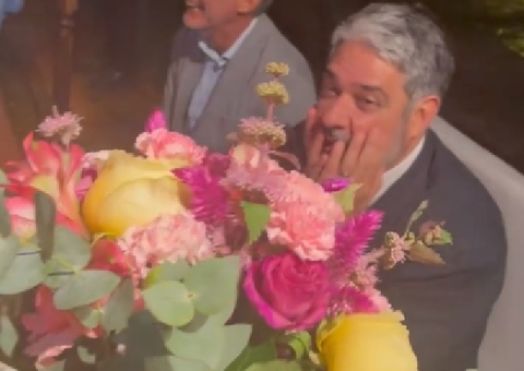 Filha de William Bonner mostra ele 'nervoso' ao vê-la com buquê de noiva