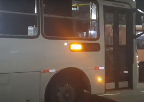 Armado, trio espalha medo entre passageiros durante assalto em Manaus