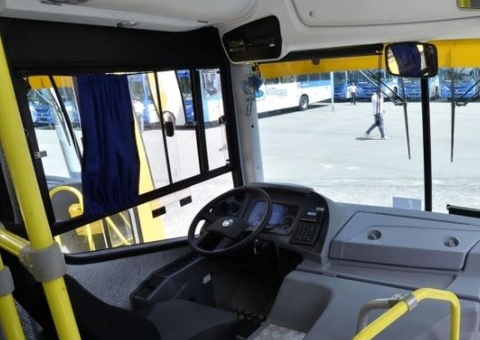 Dupla invade ônibus e agride motorista a socos durante assalto em Manaus