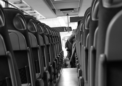 Motorista de ônibus é preso após ser flagrado ‘em cima’ de adolescente durante viagem