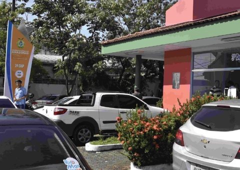 Mulher é presa por participar de roubo em Manaus