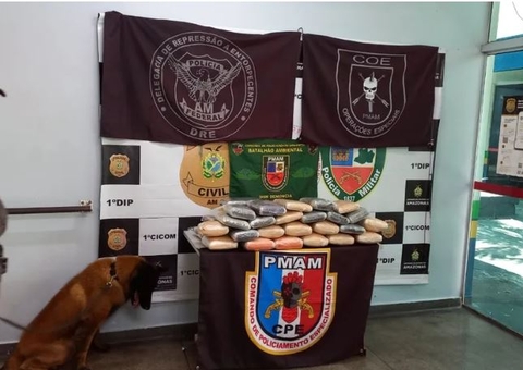 Mulheres são presas com 50 kg de drogas dentro de barco em Manaus