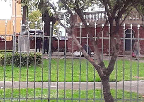 Idoso é encontrado morto na Praça da Matriz em Manaus