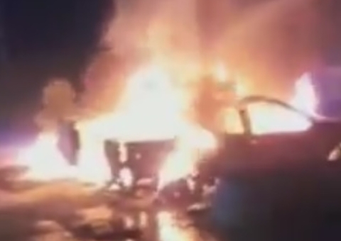 Delegacia e veículos são incendiados em Caapiranga; Veja vídeo