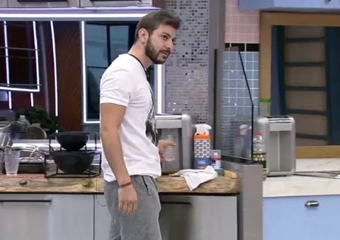 BBB21: Caio diz que viu Gilberto se masturbando no quarto 