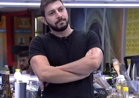 BBB21: Caio se machuca e arranca parte do pênis: 'Tá sangrando'