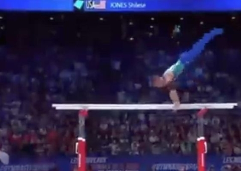 Caio Souza é ouro nas barras paralelas em etapa da Copa do Mundo