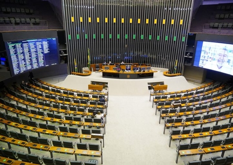 Deputados vão discutir cobrança de mensalidade em universidades públicas 