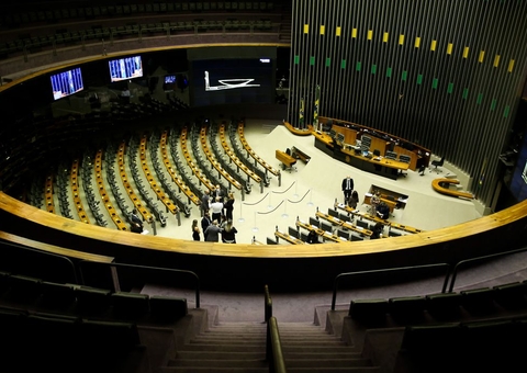 Deputados têm até hoje para trocar de partido sem perder mandato