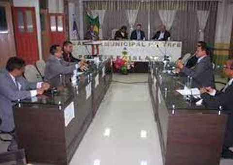 Câmara de Tefé contrata R$ 142 mil em lubrificantes e combustíveis