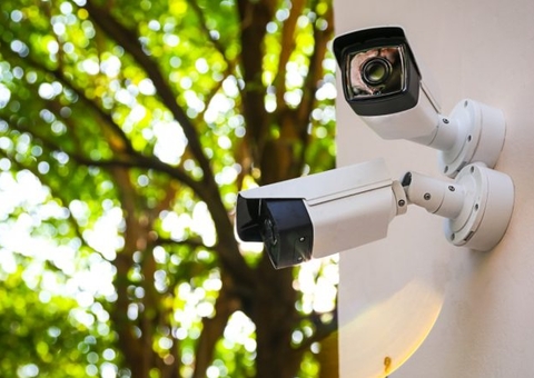 Mulher será indenizada por ter casa filmada por câmeras da vizinha