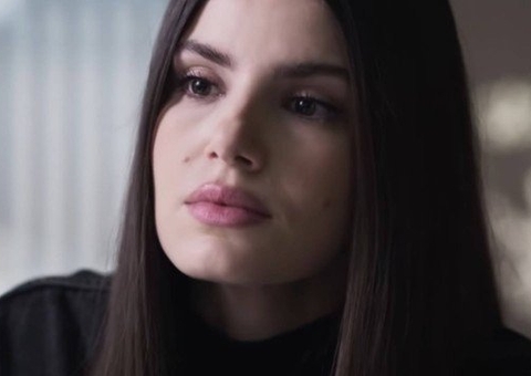 Globo prepara processo contra Camila Queiroz, diz site 